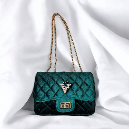 Bee Luxe Velvet Bag – Βελούδινη Τσάντα με Αλυσίδα