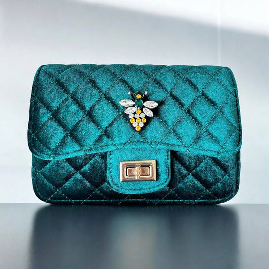 Bee Luxe Velvet Bag – Βελούδινη Τσάντα με Αλυσίδα