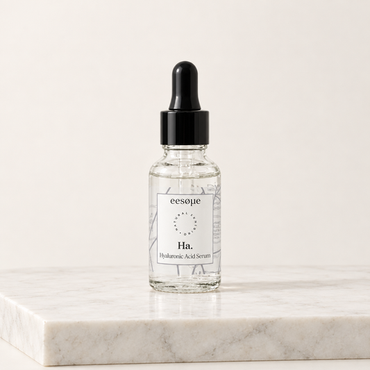 Eesome Ha. Serum πάνω σε μεγάλο κομμάτι λευκού μαρμάρου
