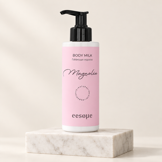 Eesome Magnolia σε κοντινό πλάνο πάνω σε κομμάτι λευκού μαρμάρου