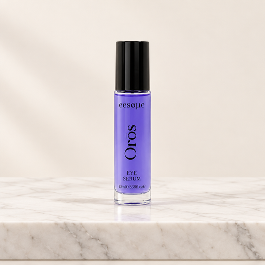 Eesome Orōs Eye Serum πάνω σε μεγάλο κομμάτι λευκού μαρμάρου