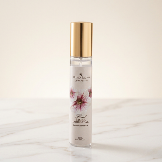 Floral Musk Oriental πάνω σε λευκό μάρμαρο