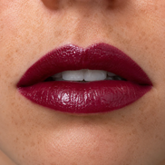 Bestiale Flirt Lip Oil – Seductive Caress swatch on lips