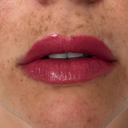 Bestiale Flirt Lip Oil – swatch on lips