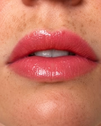 Bestiale Flirt Lip Oil – swatch on lips