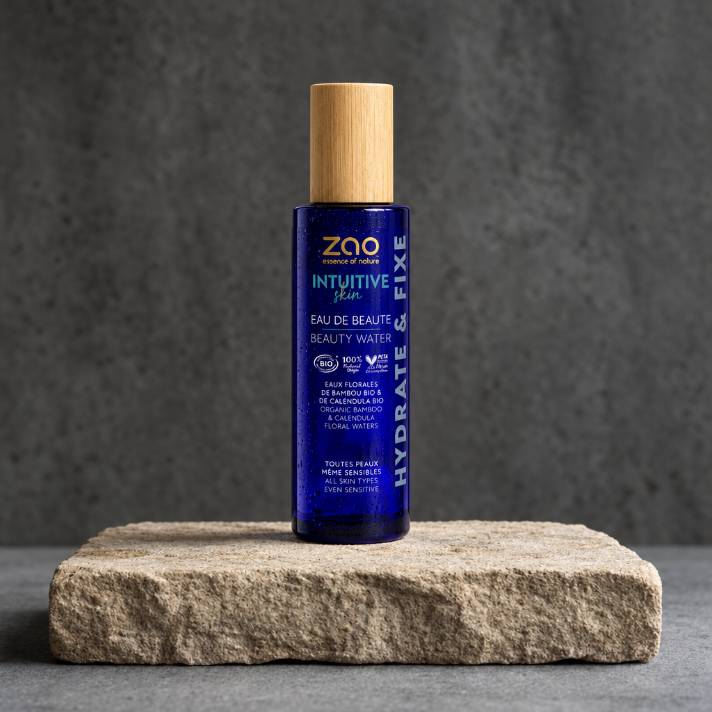 Zao Beauty Water πάνω σε πέτρα