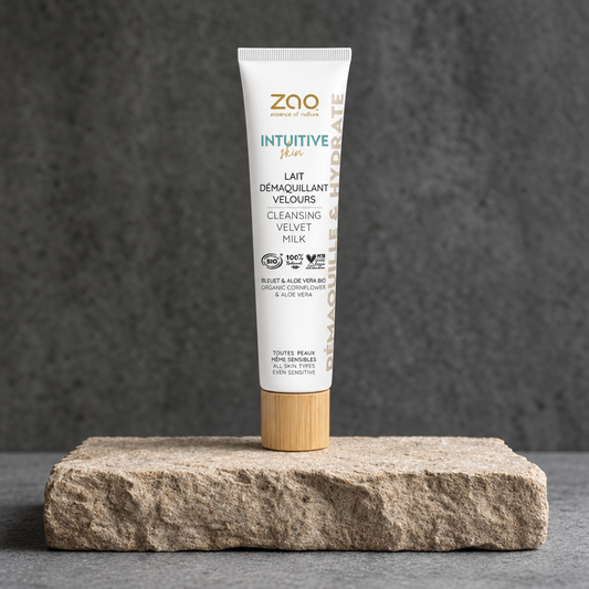 Zao Cleansing Velvet Milk πάνω σε πέτρα
