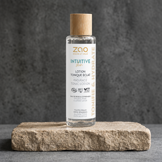 Zao Radiance Tonic Lotion πάνω σε πέτρα