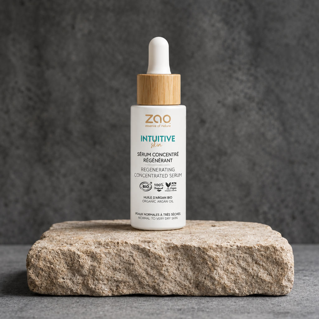 Zao Regenerating Concentrated Serum πάνω σε πέτρα